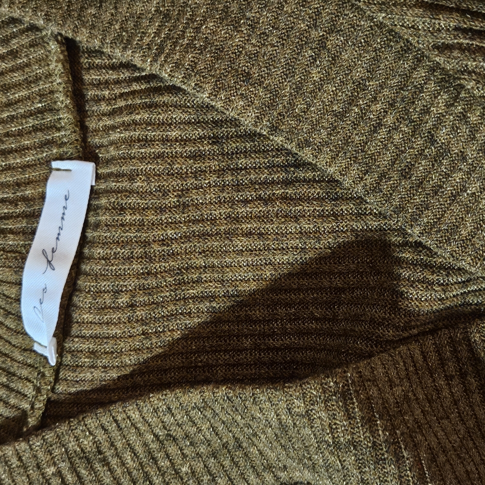 Ces Femme Gold and Black V-Neck Sweater